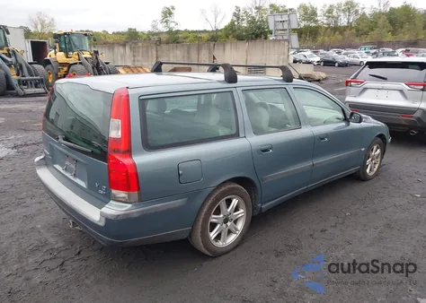 2004 Volvo V70 2.5T from USA, damaged, VIN YV1SW59V842385220